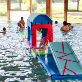Jeux aquatiques bassin intérieur